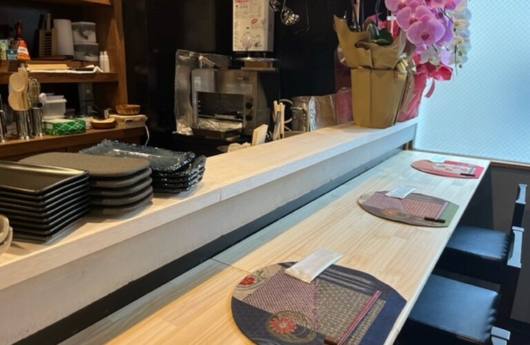 隠れ家的な店内にはカウンターを設置 | 御徒町の居酒屋なら地元食材にこだわる伊豆の味 そうだら
